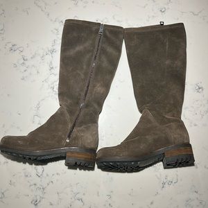 La CANADIENNE Brown Suede Boots - size 7. NWT. Brand new!
